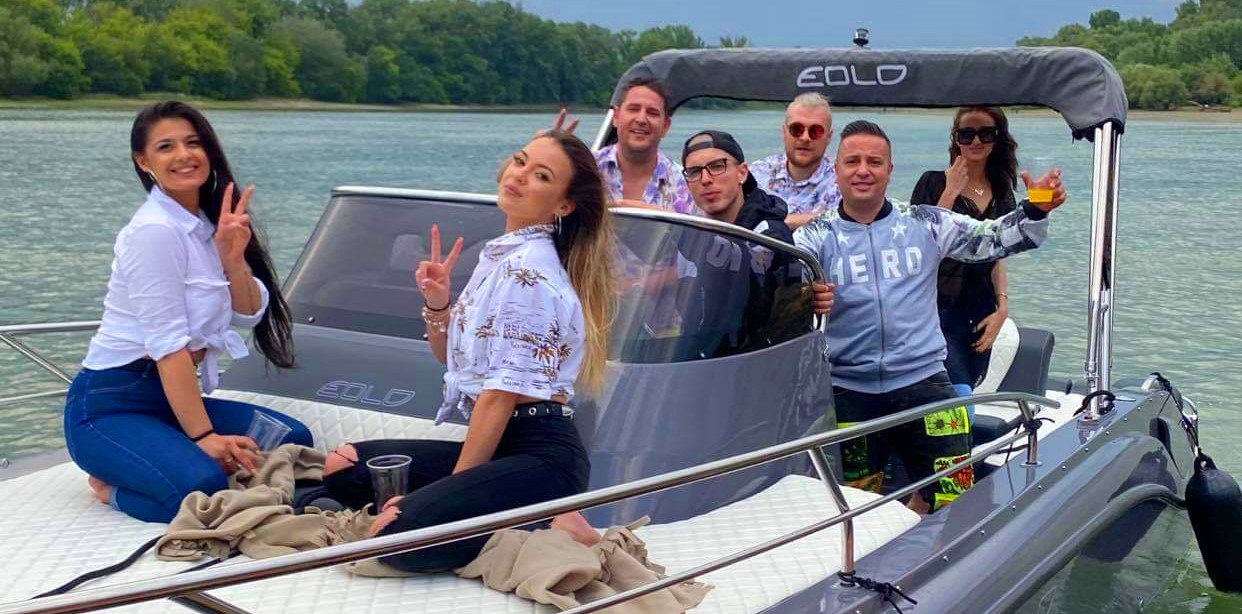 A klipben szereplő gyönyörű hölgyek között feltűnik Vascsák Kitti is