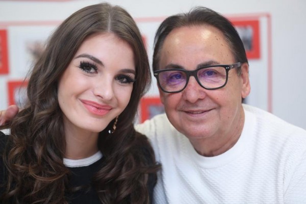 fasyadam mikofanni blikk